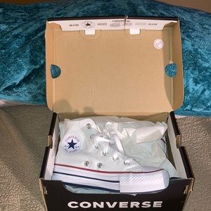 Girls Chuck Taylor design, these Converse All Star high